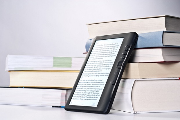 Читання з телефонів, планшетів та електронних книг шкодить здоровому сну!